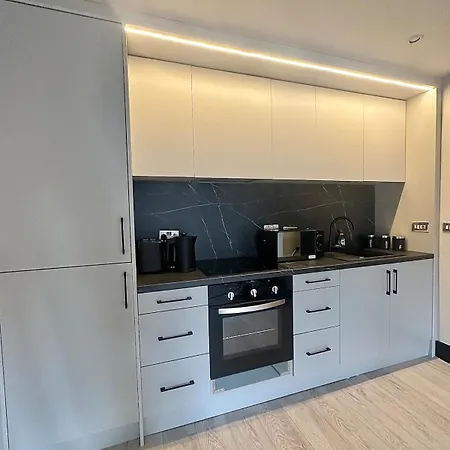 2 Bed Luxe Birmingham